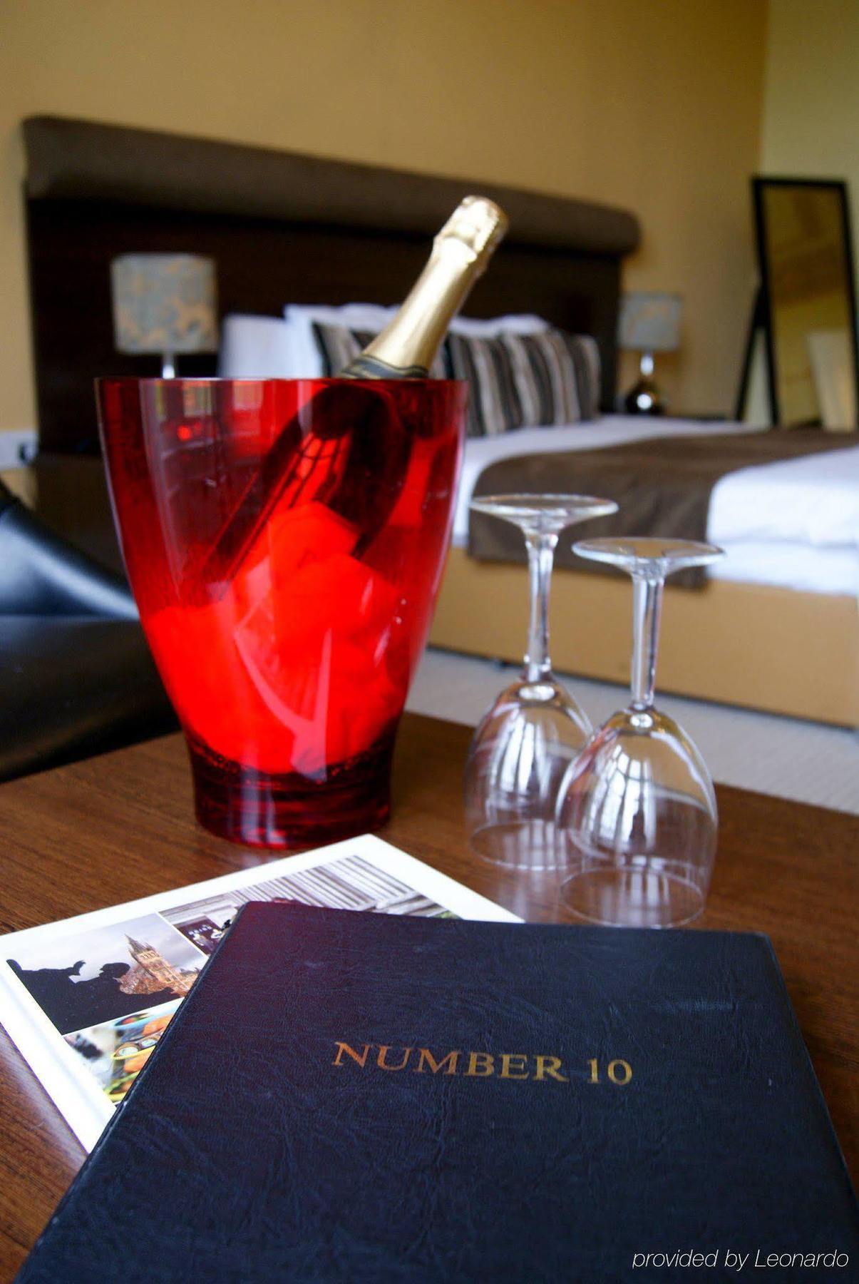 Number 10 Hotel Glasgow Room photo